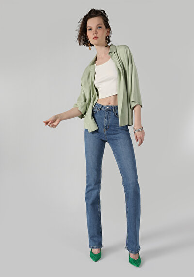 صورة من أخضر للنساء قميص  كم طويل