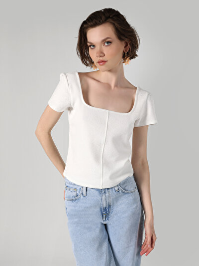 اعرض التفاصيل لـ أبيض للنساء تي شيرت بأكمام قصيرة