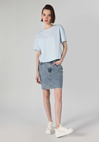 صورة من رقبة مستديرة مطبوعة نسائية أزرق كم قصير تي شيرت