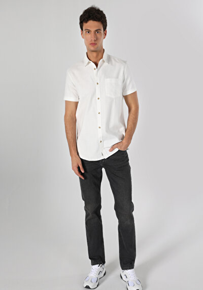 اعرض التفاصيل لـ أبيض للرجال قميص  كم قصير