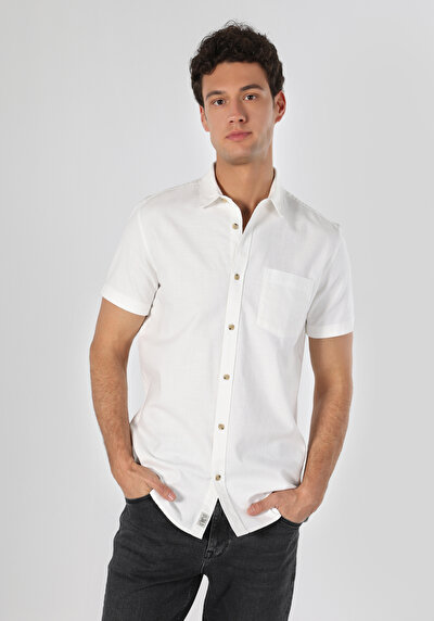 اعرض التفاصيل لـ أبيض للرجال قميص  كم قصير