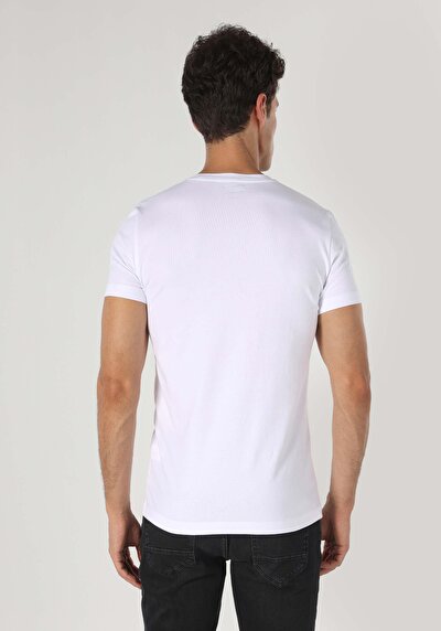 صورة من ضيق قصة رقبة مستديرة مستقيم تي شيرت أبيض بأكمام قصيرة للرجال