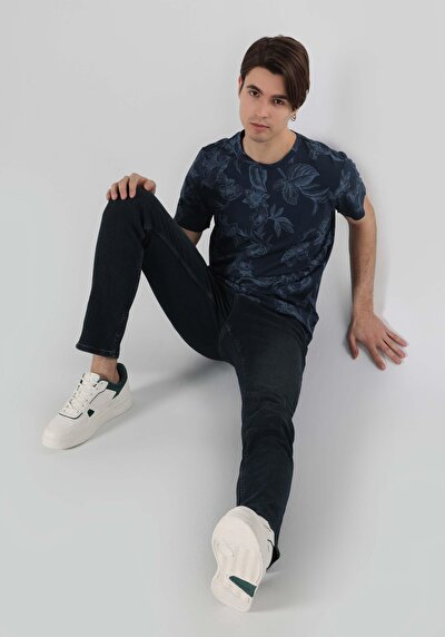 صورة من   رقبة مستديرة مطبوعة رجالي أزرق كحلي كم قصير تي شيرت