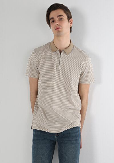 صورة من ياقة بولو عادية مقاس مخطط رجالي بيج كم قصير تي شيرت