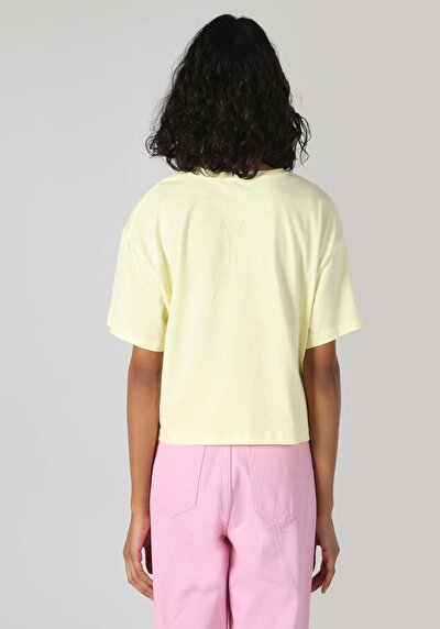 صورة من رقبة مستديرة مطبوعة نسائية أصفر كم قصير تي شيرت