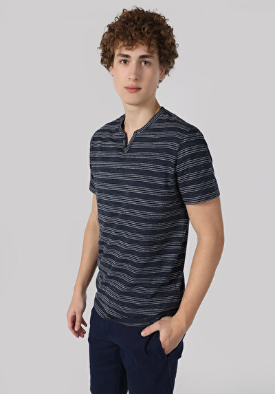 اعرض التفاصيل لـ   رقبة مستديرة مخطط رجالي أزرق كحلي كم قصير تي شيرت