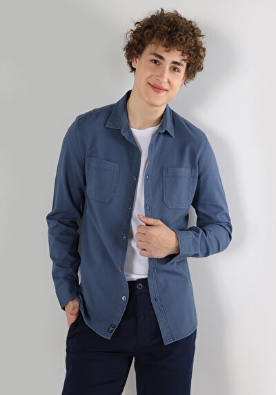 صورة من أزرق للرجال قميص  كم طويل