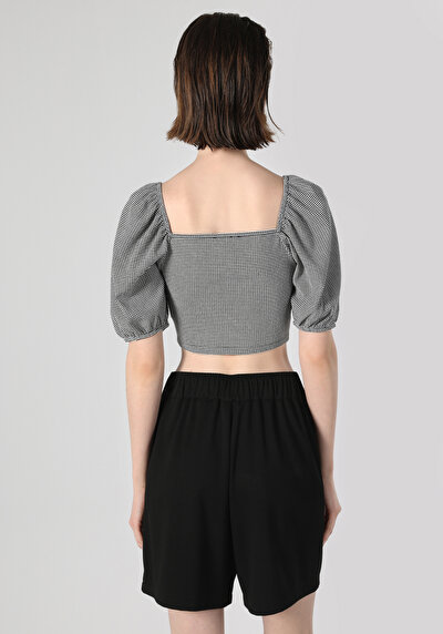 صورة من ضيق قصة رقبة مربعة نسائي أسود كم قصير تي شيرت