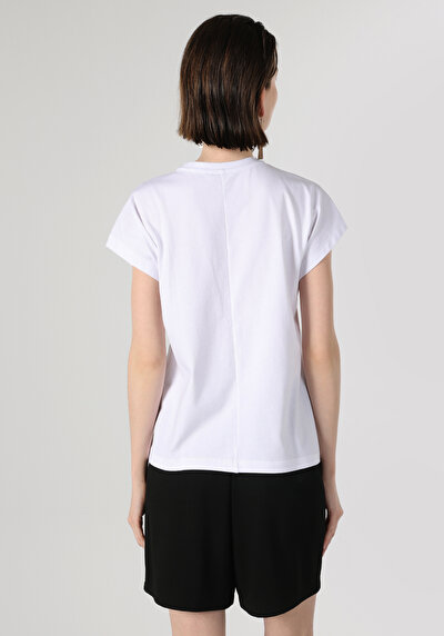 اعرض التفاصيل لـ أبيض للنساء تي شيرت كم طويل