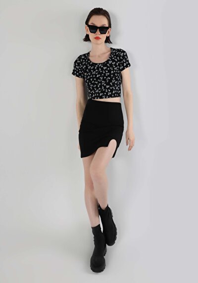 صورة من نحيف قصة رقبة مستديرة أزهار نسائي أزرق داكن كم قصير تي شيرت