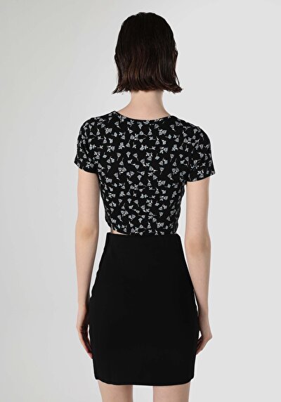 صورة من نحيف قصة رقبة مستديرة أزهار نسائي أزرق داكن كم قصير تي شيرت