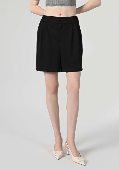 صورة من عادي الخصر نسائي شورت أسود