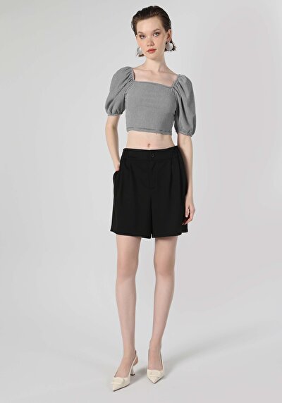 صورة من عادي الخصر نسائي شورت أسود