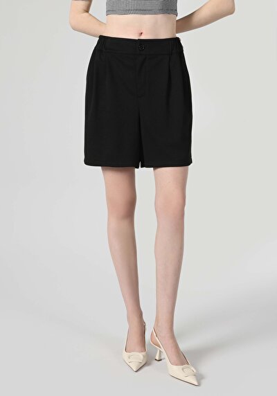 صورة من عادي الخصر نسائي شورت أسود