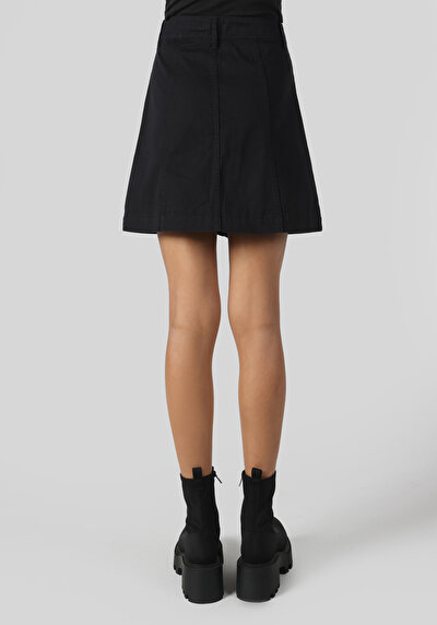 صورة من جيبه نسائية سوداء تناسب منتظم