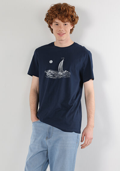 صورة من أزرق بحري للرجال تي شيرت بأكمام قصيرة