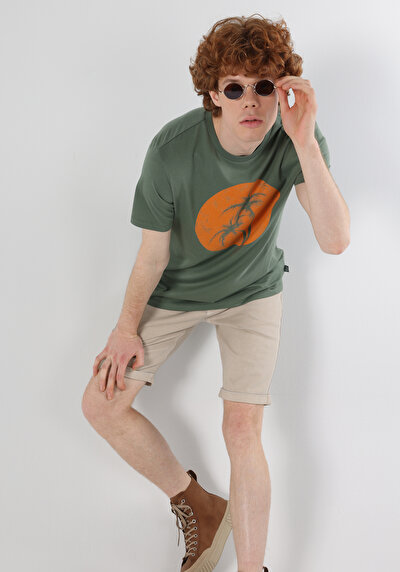 صورة من أخضر للرجال تي شيرت بأكمام قصيرة