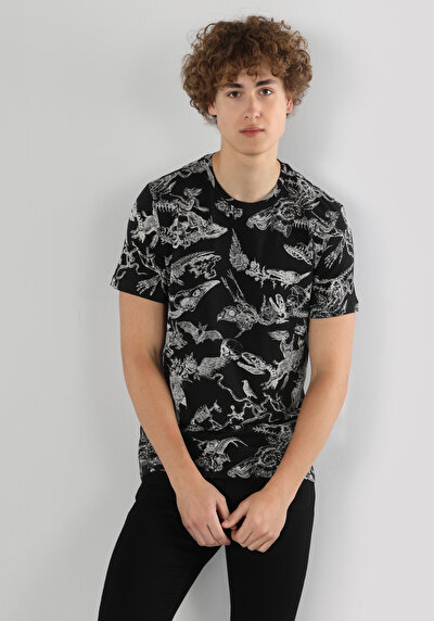 صورة من   رقبة مستديرة مطبوعة رجالي أسود قصيرة الأكمام تي شيرت