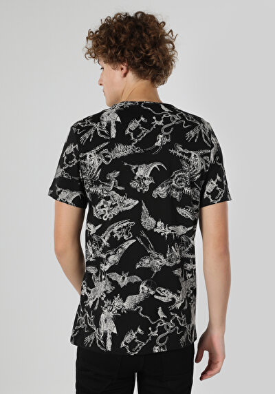 صورة من رقبة مستديرة مطبوعة رجالي أسود قصيرة الأكمام تي شيرت