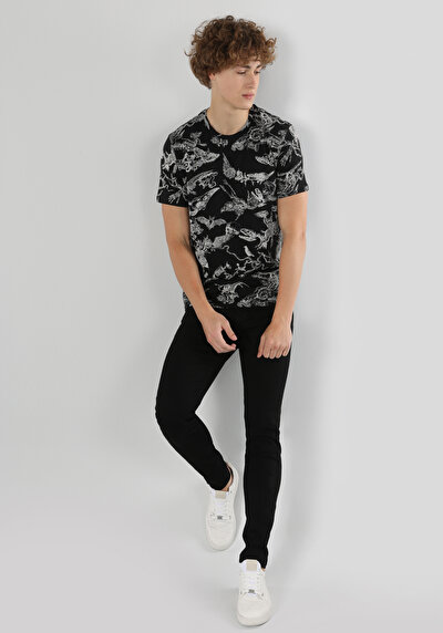 صورة من رقبة مستديرة مطبوعة رجالي أسود قصيرة الأكمام تي شيرت