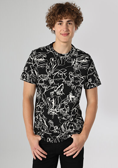 صورة من   رقبة مستديرة مطبوعة رجالي أسود قصيرة الأكمام تي شيرت