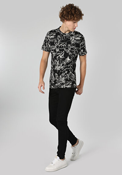 صورة من رقبة مستديرة مطبوعة رجالي أسود قصيرة الأكمام تي شيرت