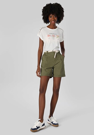 صورة من أبيض للنساء تي شيرت بأكمام قصيرة