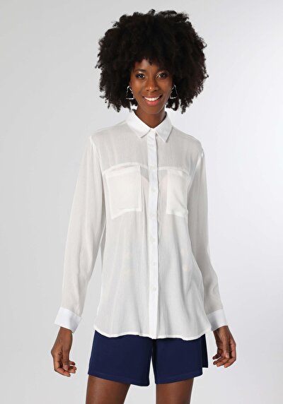 صورة من قميص عادي رقبة مستقيم قميص أبيض بأكمام طويلة نسائي