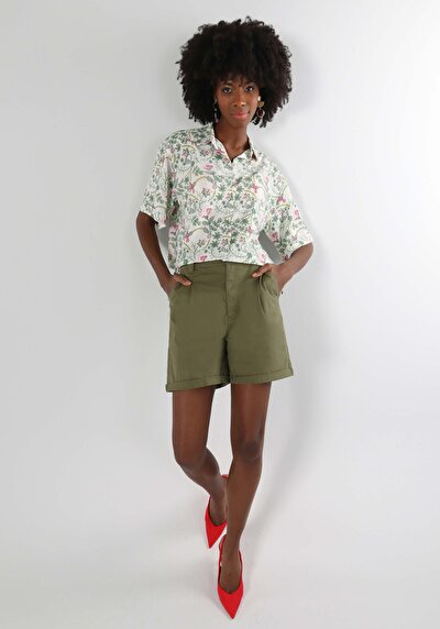 صورة من قميص عادي رقبة نسائي متعدد الألوان كم قصير قميص