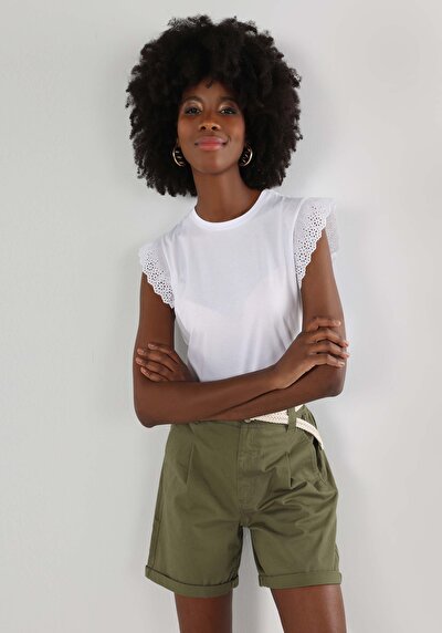 صورة من أبيض للنساء تي شيرت بأكمام قصيرة