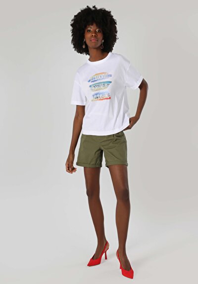 صورة من أبيض للنساء تي شيرت بأكمام قصيرة