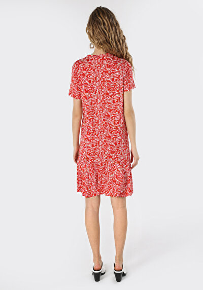 صورة من فستان مريح بأكمام قصيرة مطبوع نسائي أحمر
