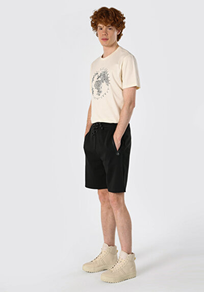 صورة من أسود للرجال شورت