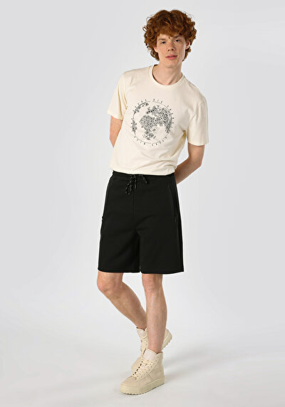 صورة من أسود للرجال شورت