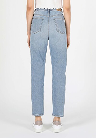 صورة من أزرق بحري للنساء بناطيل