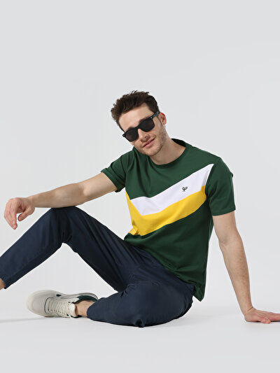 صورة من أخضر للرجال تي شيرت بأكمام قصيرة