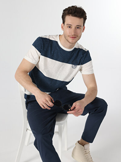 اعرض التفاصيل لـ أزرق بحري للرجال تي شيرت بأكمام قصيرة