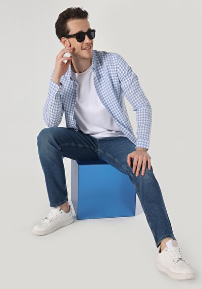 صورة من أزرق للرجال قميص  كم طويل