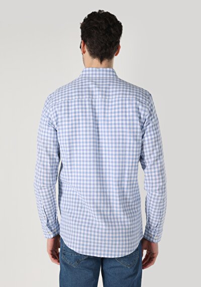 صورة من أزرق للرجال قميص كم طويل