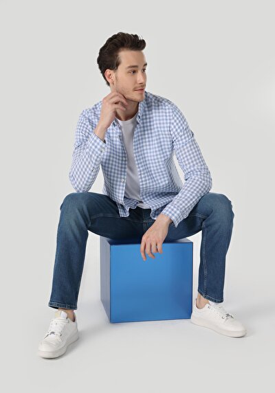 صورة من أزرق للرجال قميص كم طويل