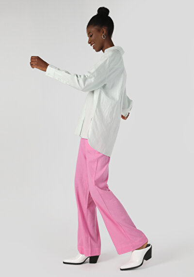 صورة من قميص عادي رقبة مستقيم نسائي أخضر كم طويل قميص