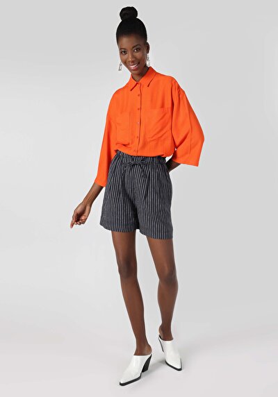 صورة من عادي قصة عالية الخصر نسائي شورت أزرق داكن