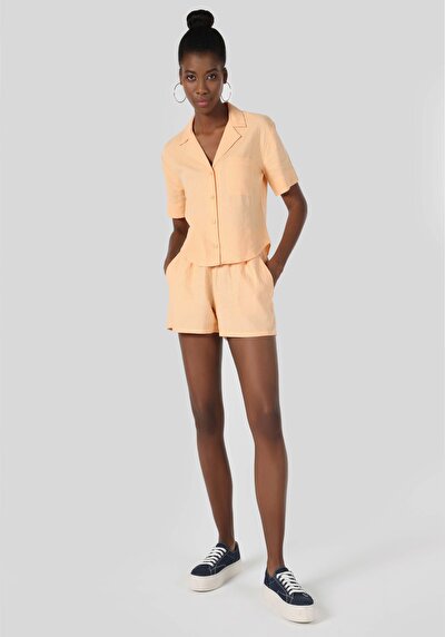 صورة من   خصر منخفض شورت برتقالي نسائي