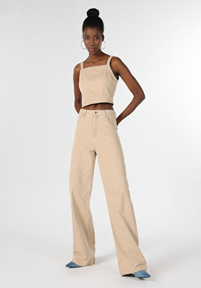 صورة من نحيف ياقة مربعة نسائي أزرق بلا أكمام قميص