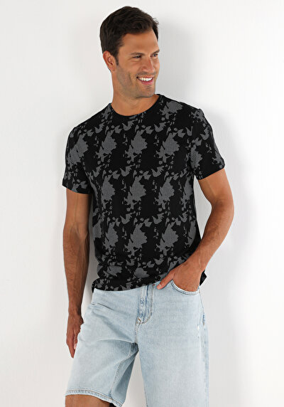 صورة من   رقبة مستديرة مطبوعة رجالي أسود قصيرة الأكمام تي شيرت