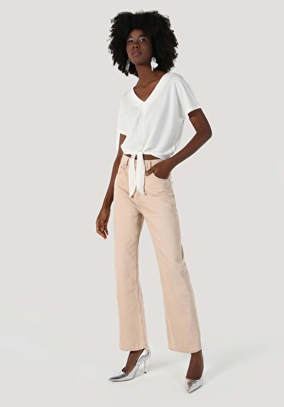 صورة من أبيض للنساء تي شيرت بأكمام قصيرة