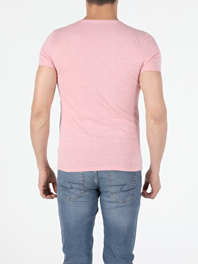 صورة من للرجال تي شيرت بأكمام قصيرة