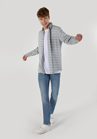 صورة من قميص مريح  رقبة مخطط رجالي قميص رمادي طويل الأكمام