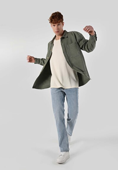 صورة من أزرق للرجال قميص  كم طويل