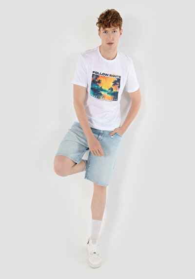 صورة من   رقبة مستديرة مستقيم تي شيرت أبيض بأكمام قصيرة للرجال